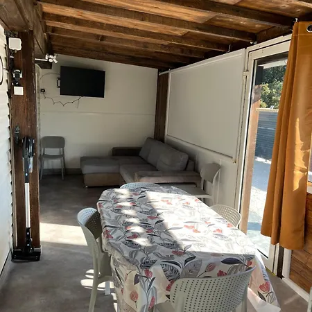Mobil Avec Barbecue En Dur Апартаменты